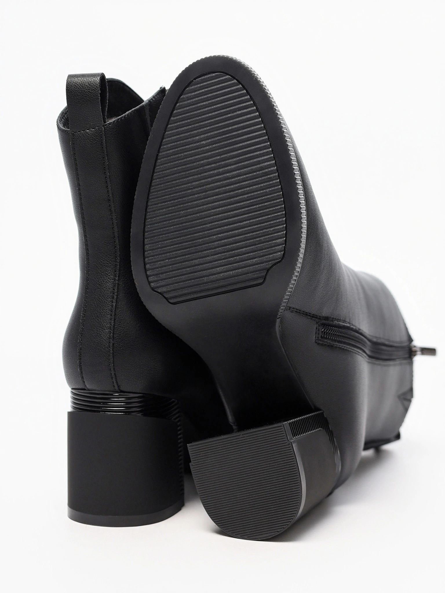 Ботильоны черного цвета на высоком каблуке